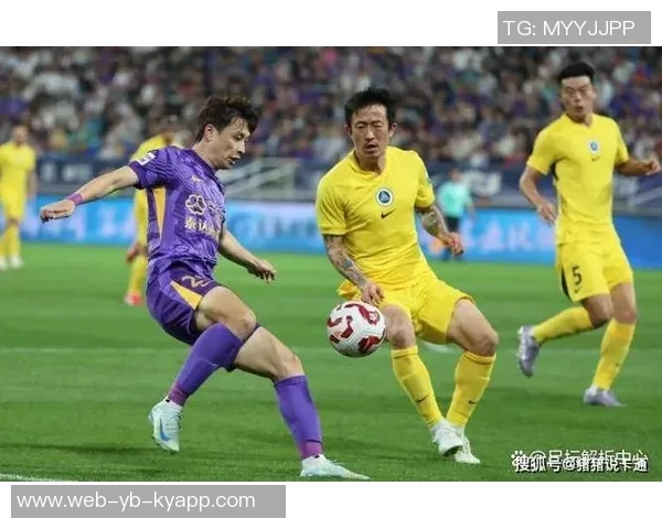 广东队逆转中国香港姜至鹏禁区小角度射门精彩破门助力胜利